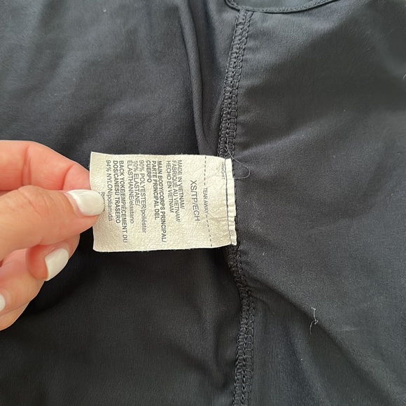 Lycra’s small narrow exercise shirt - Picture 4 of 4